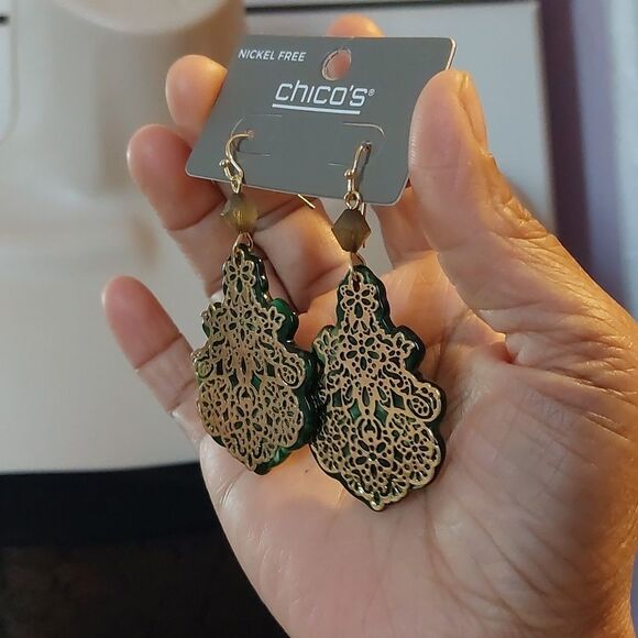 Chico's Green Marbled Acrylic Gold Tone Tone Laser Cut Panel Dangle Earrings - Picture 4 of 4